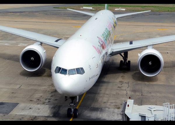 B777-35E/ER | EVA Air | Hello Kitty Sanrio Family | B-16703 | SGN