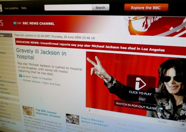 news of Michael Jackson's death breaks on the BBC news website