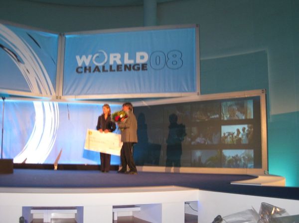 Plan Bee wins BBC News World Challenge 2008 The Hague (11)