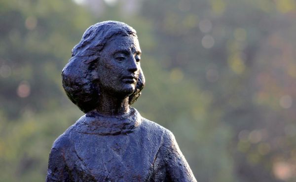 Anne Frank Statue