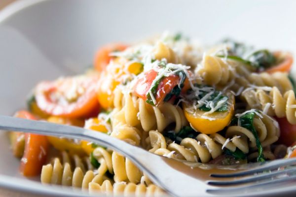 Pasta With Cherry Tomatoes and Arugula