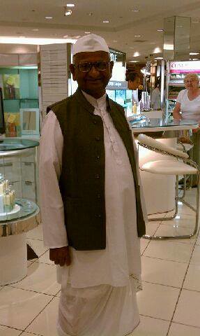 Anna Hazare the True Gandhian Shopping for American Goods at NJ's Menlo Park Macy's! Thank You Narendra Modi's Supporters for being a good host.