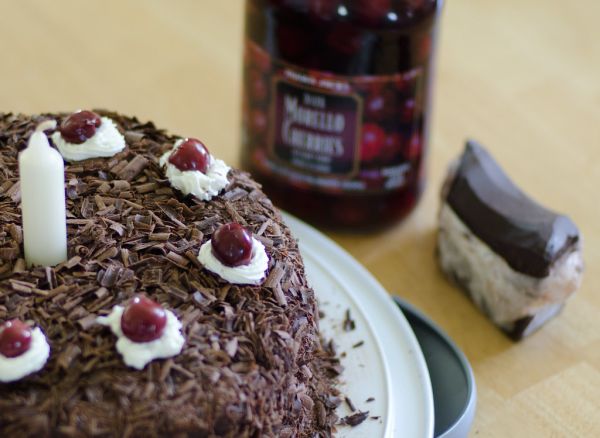 anyway, this cake is great, it's so delicious and moist