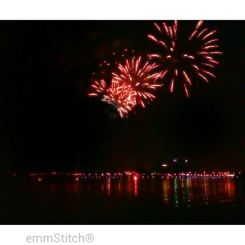 Firework that doesn't look like it when its come from me n my XperiaZ. euwww ( simpan dulu stock dslr n my cute canon ) BUT, Had fun @azerilzolle @my_zurah @mitchismail @inamilo @eusnaidi especially THE WALKING part. nnt lepak lg uols ❤