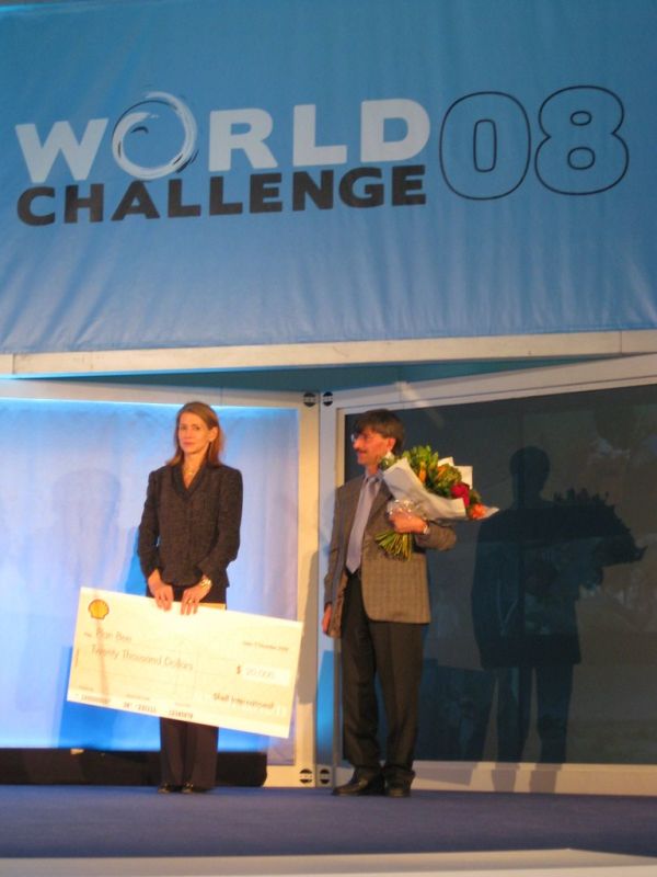 Plan Bee wins BBC News World Challenge 2008 The Hague (12)