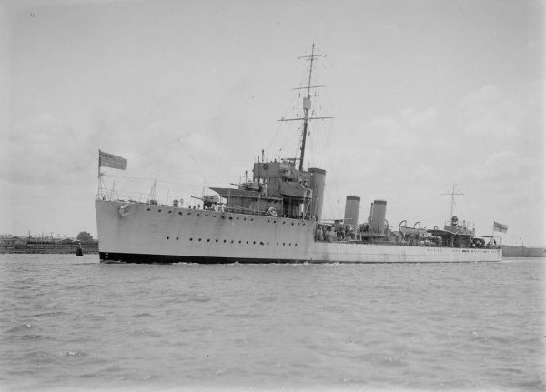 Ca. 1920: ANZAC [I] again, three funnels in the Yarra - A.C. Green [1878-1954], SLV.