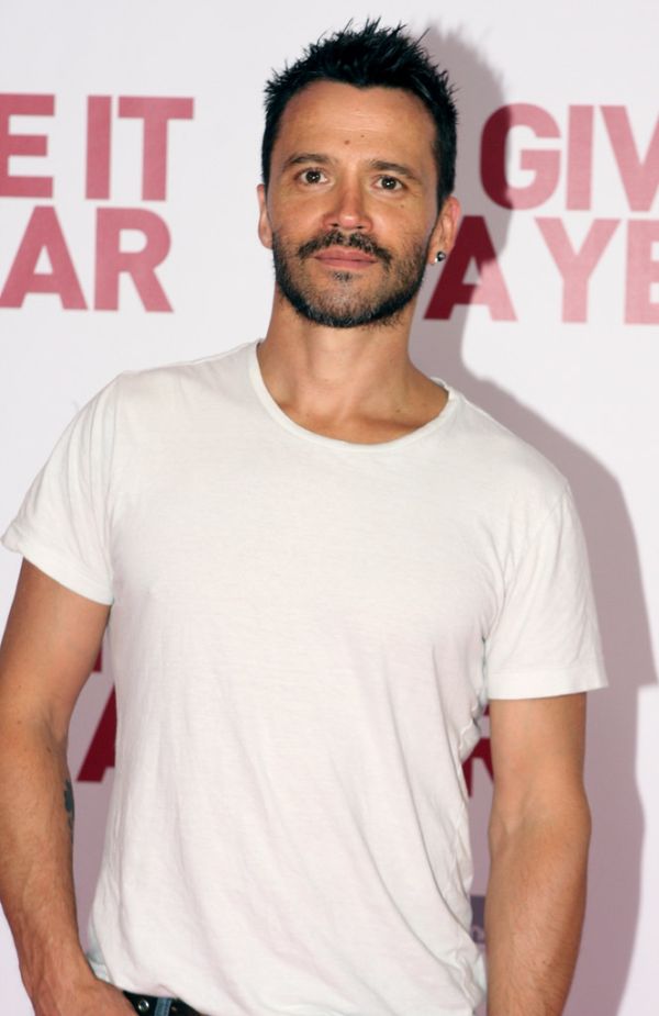 Damian Walshe- Howling