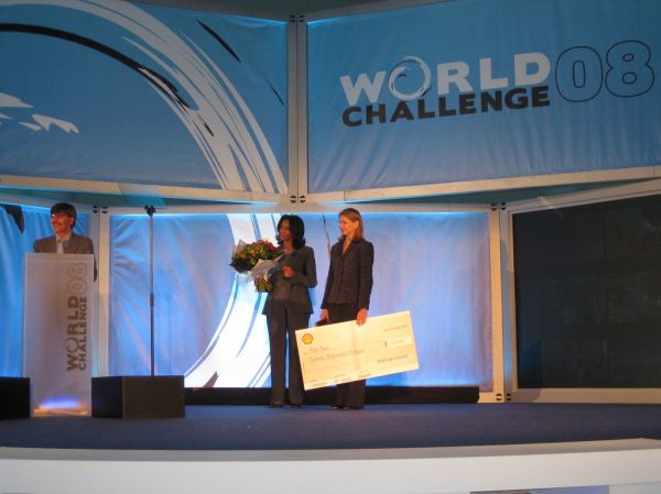 Plan Bee wins BBC News World Challenge 2008 The Hague (9)