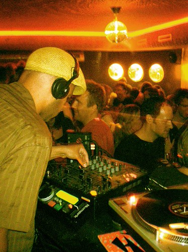 DJ E.A.S.E. (Nightmares on Wax) at Sidarta Lounge
