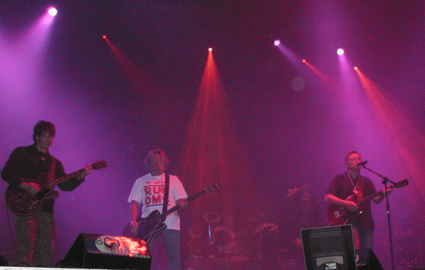 File:2005-06-11 New Order live.jpg