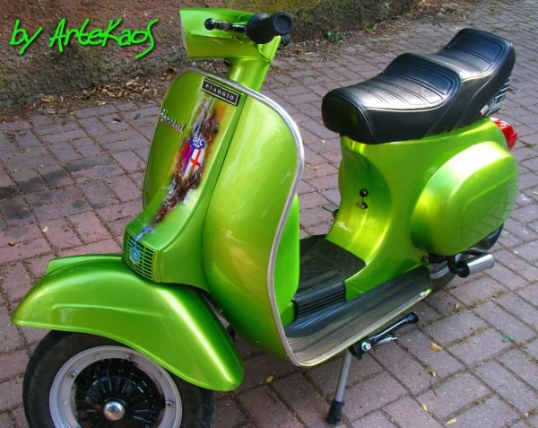 Vespa 50, by Artekaos Airbrush
