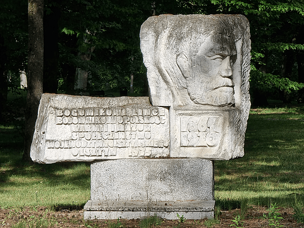 Olsztyn pomnik Linki 01