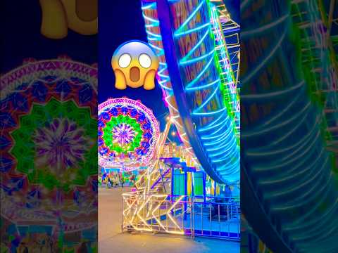 Kaget kora kora hampir nabrak ada juga bianglala warna warni di belakang