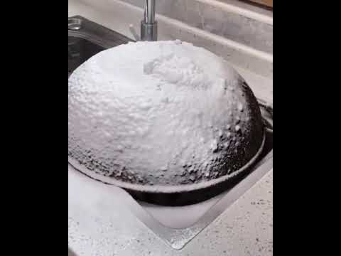 how to clean dirty black pot to be white