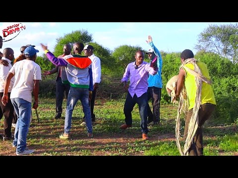 Tulikatwa na panga after kumuona charles😪Nyinyi ni wezi wa ngombe charles tulimbuy 300k😪Hatuwapei