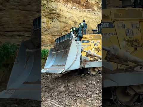 CAT D9 pushing downhill! #cat #caterpillar #dozer