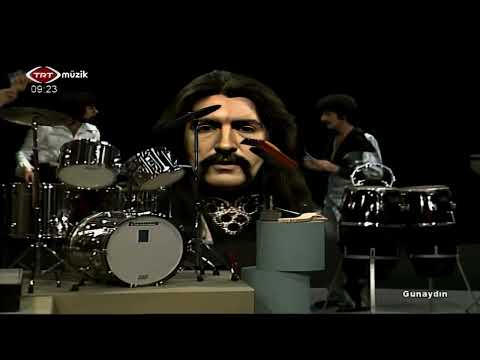 Barış Manço - Simsiyah gecenin koynundayım!.. (Dönence) (Official Music Video) [4K Upgrade]
