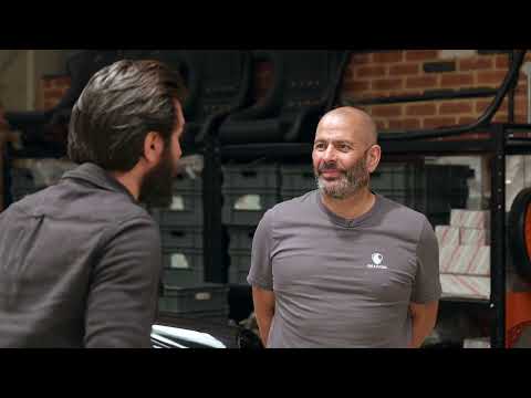 Chris Harris gets tempted by Porsches ahead of Megaphonics | Car &amp; Classic